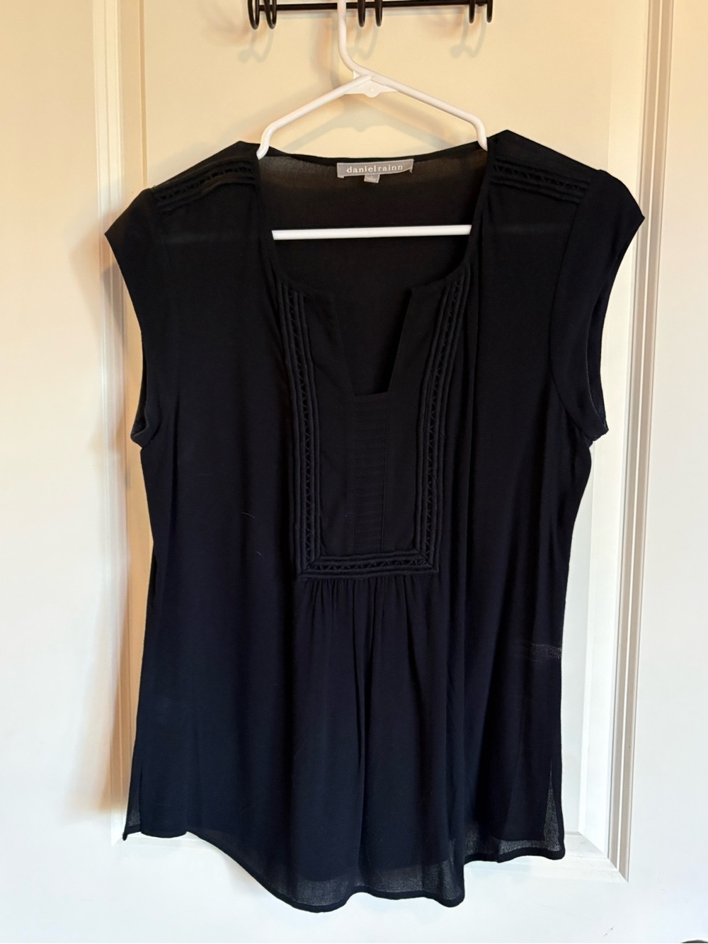 Daniel Rainn Black Embroidered Split-Neck Cap-Sleeve Tunic
